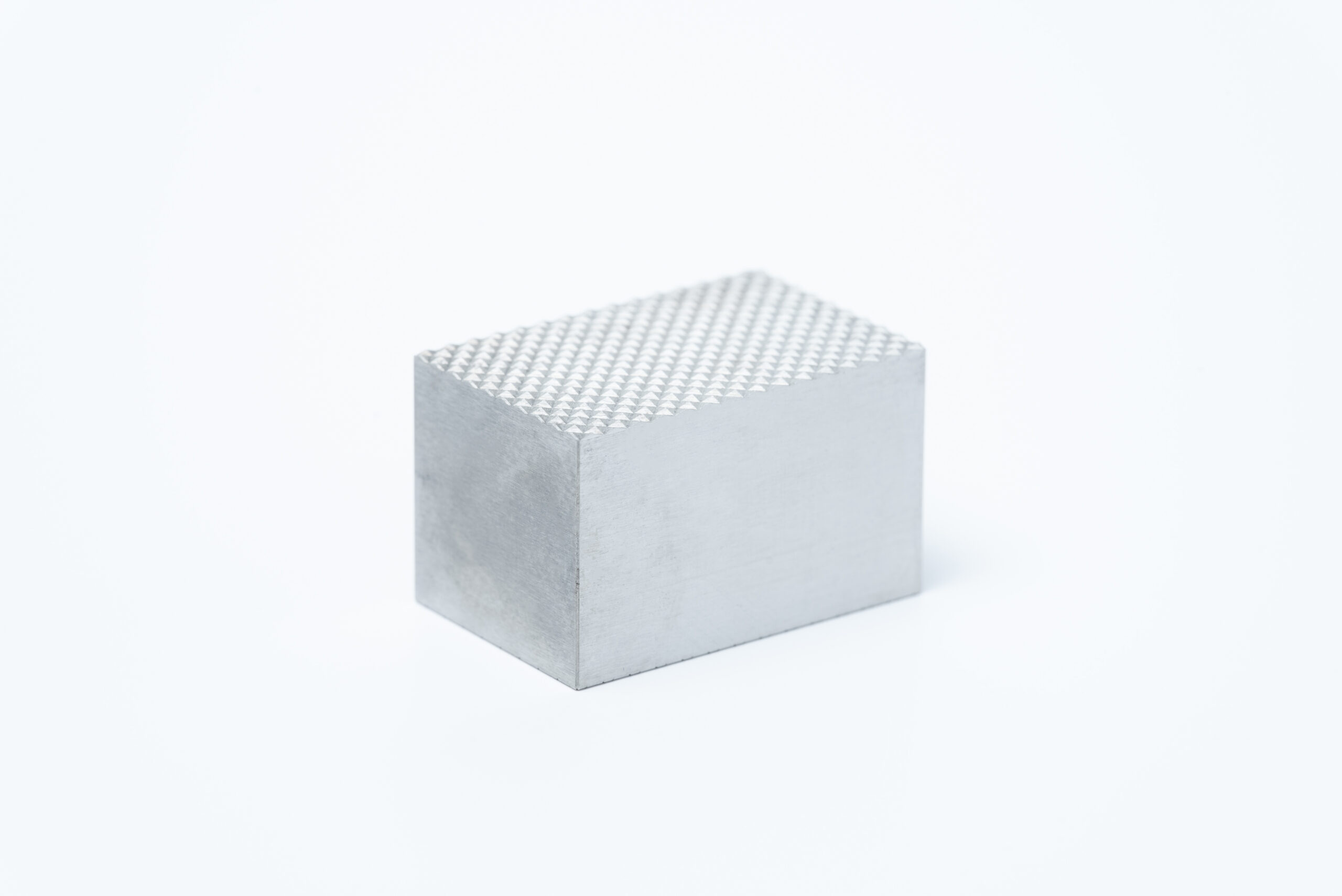 研磨 Vol.5：NC砥石成形による研削ローレット加工 ― 医薬品・自動車・半導体分野で活きる繰り返し精度